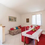 بيت للعطل 2 Bedroom Amazing In بولا