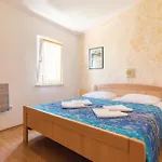 2 Bedroom Amazing In Prázdninový dům *