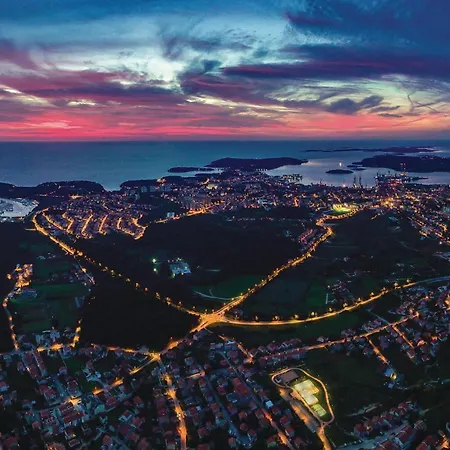 2 Bedroom Amazing In Casa vacanze