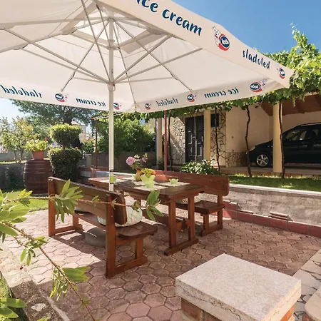 Casa vacanze 2 Bedroom Amazing In *
