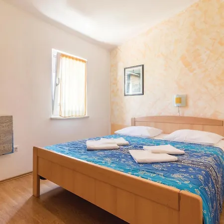 2 Bedroom Amazing In Будинок відпочинку *