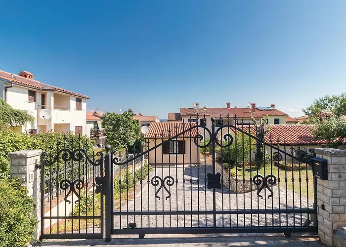 2 Bedroom Amazing Home In Pula Holiday home Pula