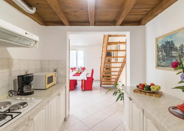 2 Bedroom Amazing Home In Pula Pula