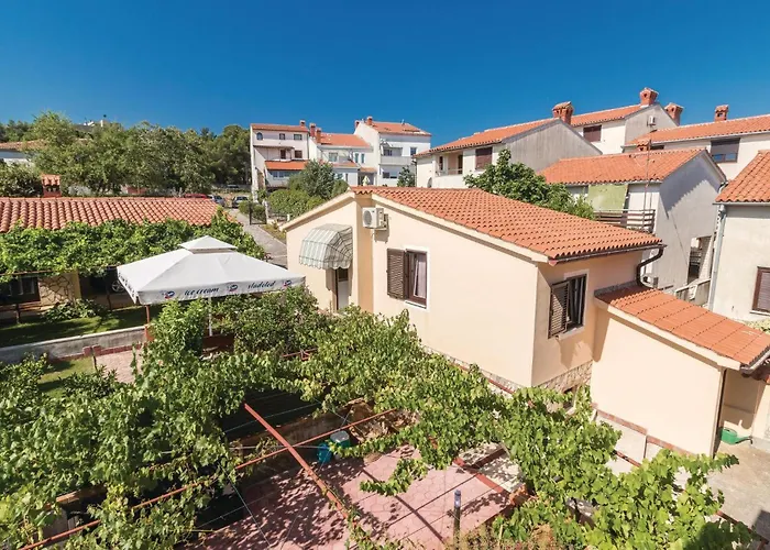 2 Bedroom Amazing Home In Pula *