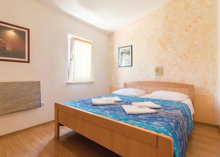 2 Bedroom Amazing Home In Pula Holiday home *